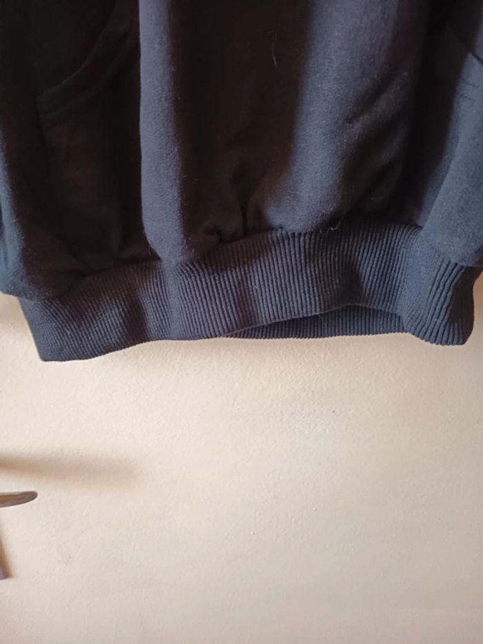 Sweat a capuche. Marque original. - photo numéro 5