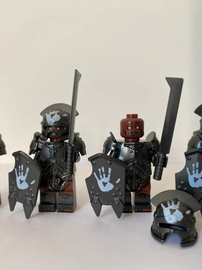 Figurine type lego 5 Orcs à l’épée  le seigneur des anneaux/Hobbit - photo numéro 2