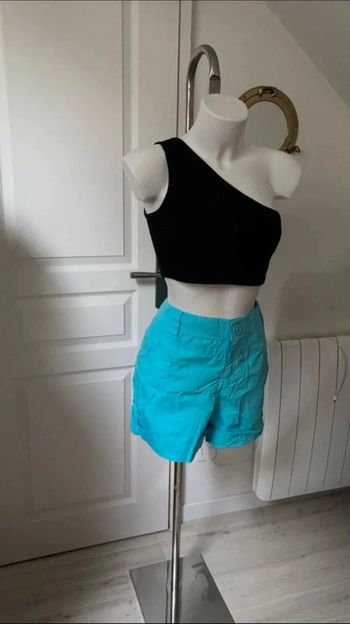 Short bleu