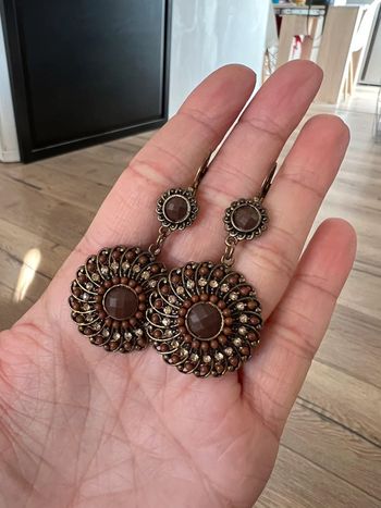 Paire de boucles d’oreilles marron et doré