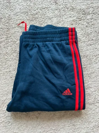 jogging bleu et rouge ADIDAS