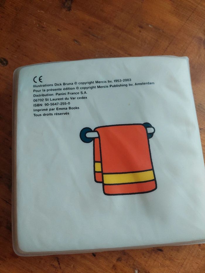 Livre de bain Miffy joue avec de l'eau - photo numéro 2