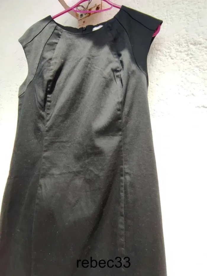 Robe cintrée noire - photo numéro 2