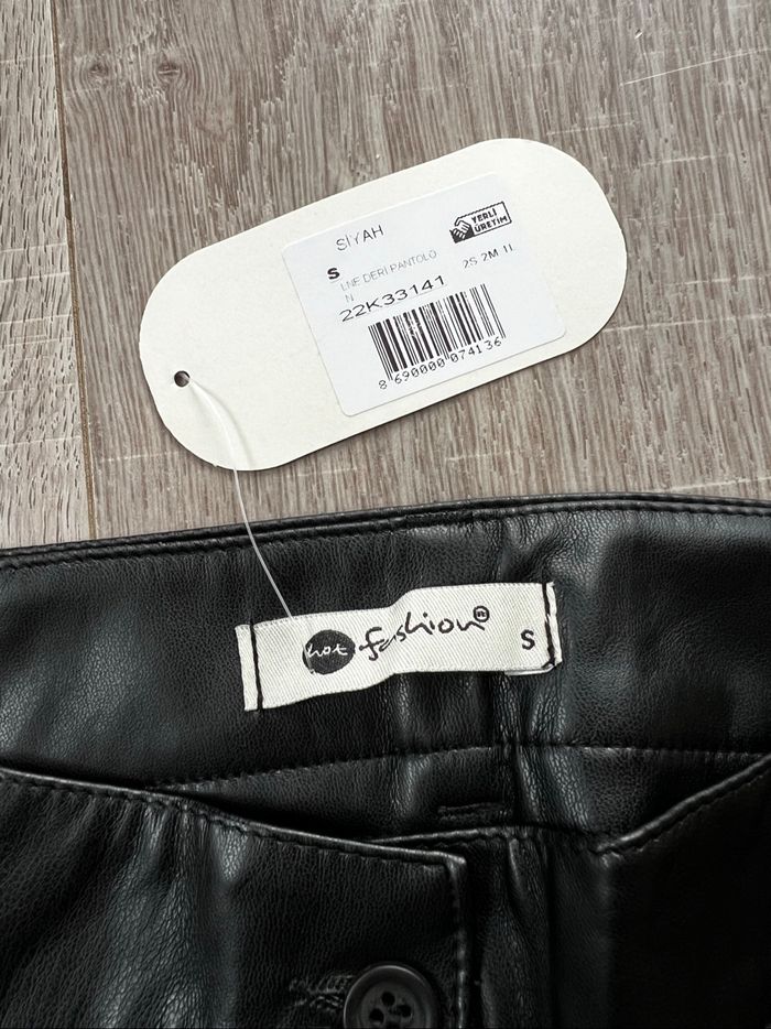 Pantalon noir taille haute cuir synthétique taille S - photo numéro 4