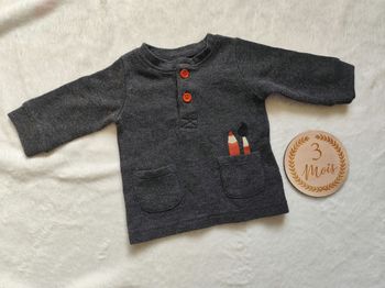 Pull gris, 3 mois 👣