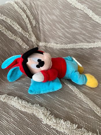 Peluche doudou musical 30cm disney Mickey souris oreiller rouge et bleu très bon état