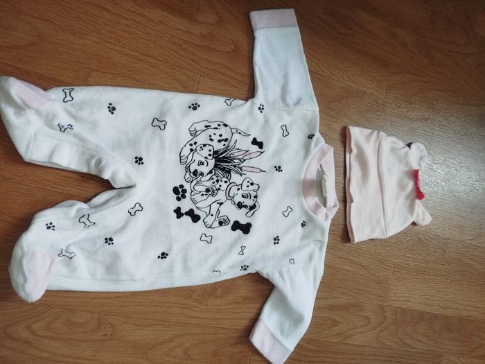 Pyjamas et bonnet