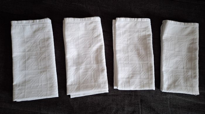 4 serviettes de table vintage