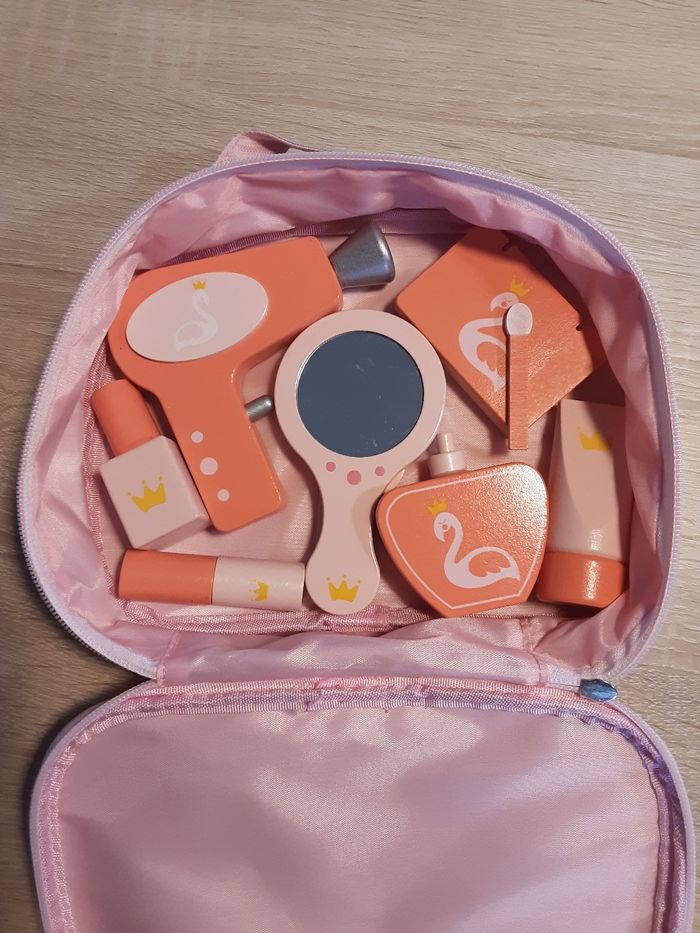Set de beauté  et de maquillage en boisavec trousse - photo numéro 3