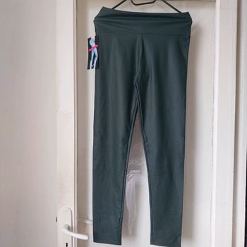 Magnifique pantalon vert foncé taille M neuf