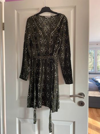 Robe kaki fleurie taille 34
