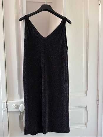 Robe mi-longue noire à paillettes