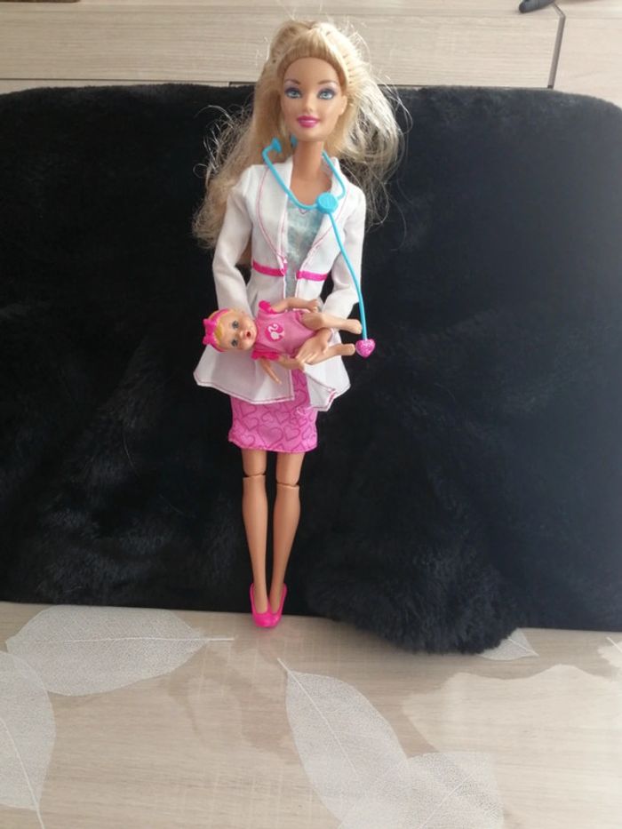 Lot de 5 Barbies - photo numéro 2