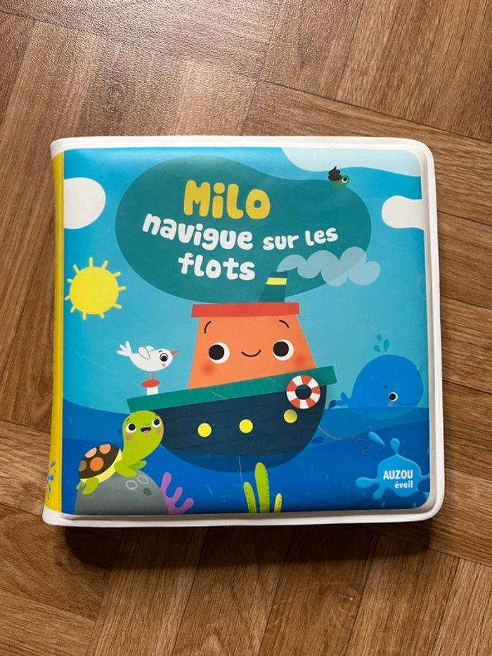 Livre de bain en plastique Milo navigue sur les flots - Auzou Éveil