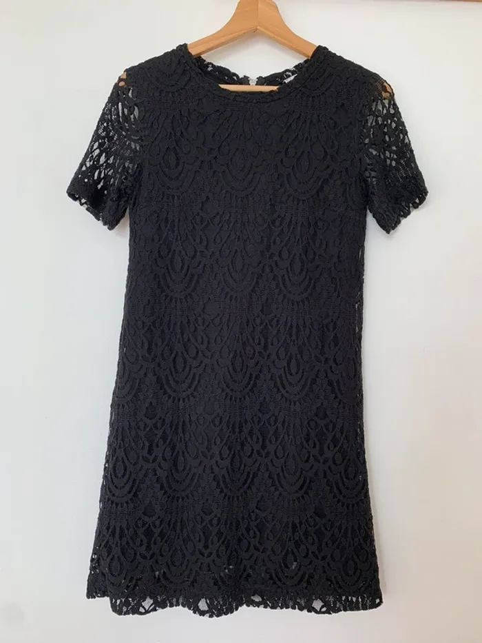 Robe en dentelle noire - photo numéro 2