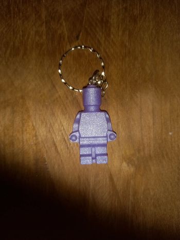 Porte clé lego violet epoxy