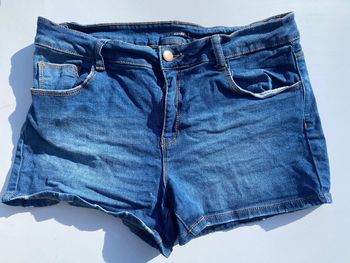 Short jeans taille 42