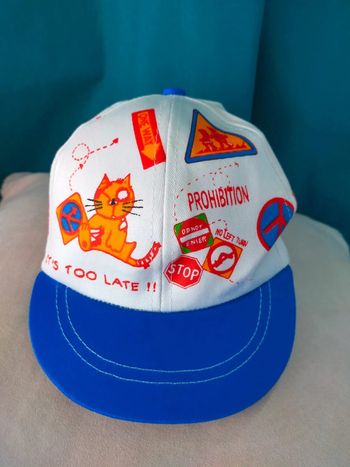 Casquette enfant blanche & bleue – Motifs chat & panneaux