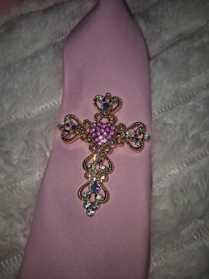 Cravate rose croix - photo numéro 2