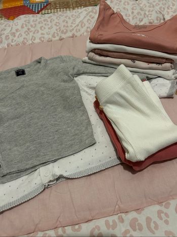 Lot de bodys / gilets / pantalon fille 3 mois