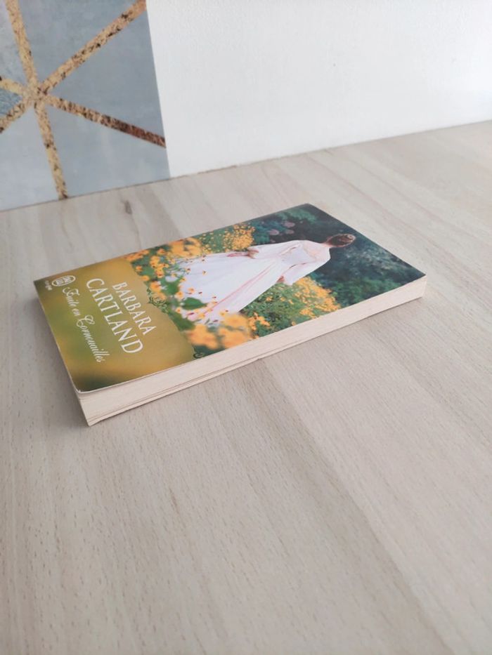 Livre poche Fuite en Cornouailles Cartland - photo numéro 3