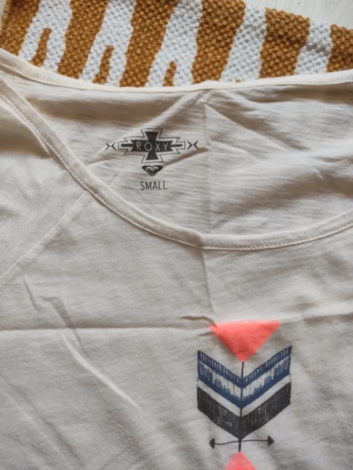 Tee shirt manche courte roxy en très bon état taille S - photo numéro 4