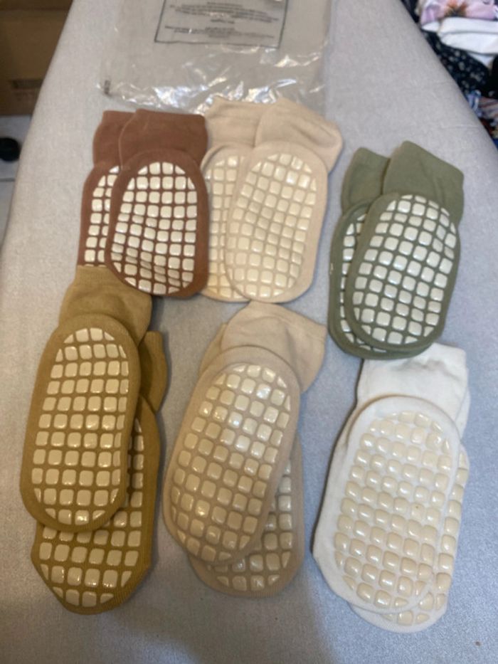Lot de 6 paires de chaussettes antidérapantes divers coloris 9/12 mois neuves - n90i - photo numéro 5