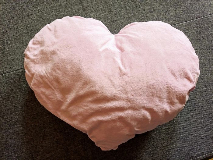 💢Coussin cœur Hello Kitty 💢 - photo numéro 2