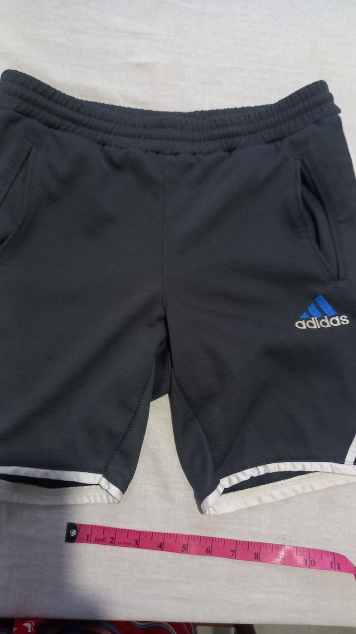 Short vintage Adidas brodé et empiècement the brand With the three stripes vintage pièce rare - photo numéro 2