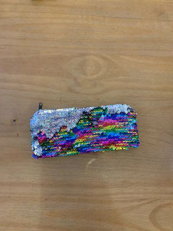Trousse sequin
