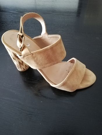Lot 2 paires comme neuves