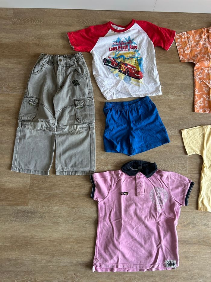 Lot vêtements garçon 5 ans – T-shirts, polo, pulls, shorts, Cars, été/hiver - photo numéro 2
