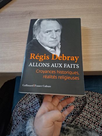 Livre allons aux faits