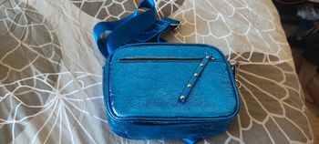 Petit sac bleu électrique