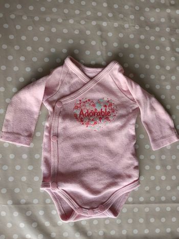 Bodie ouverture devant 1 mois 56cm in extenso