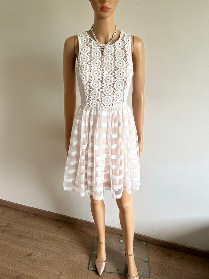 Robe blanche et beige sans manches Molly Bracken taille S jamais portée - photo numéro 3