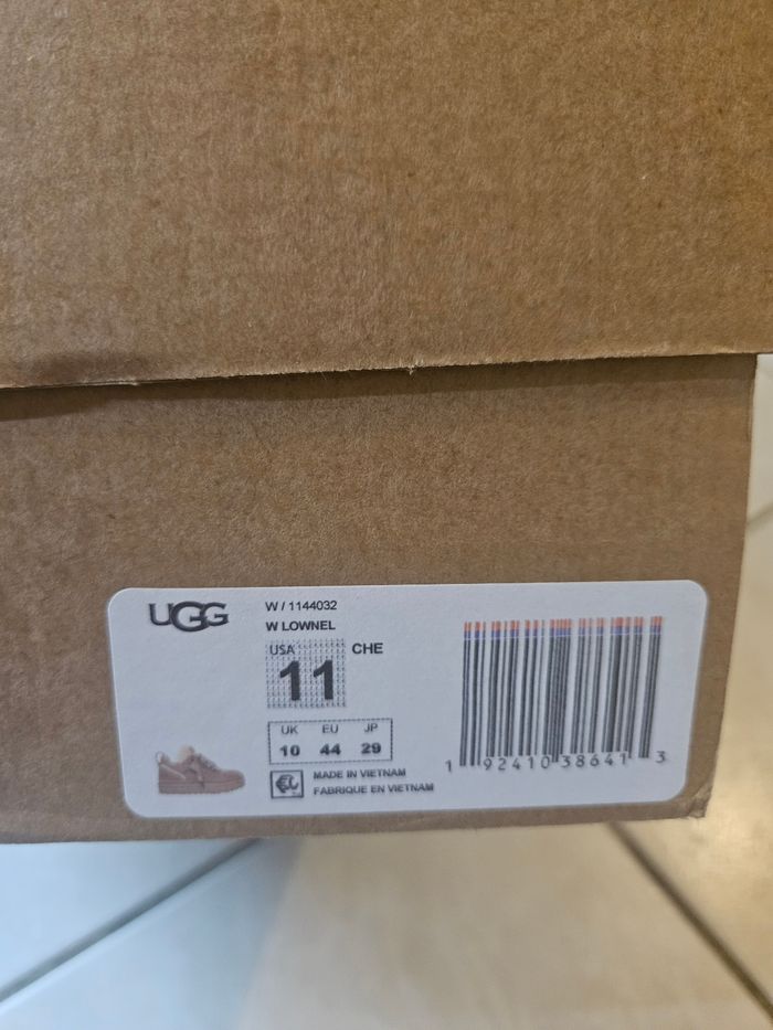 Ugg Lownel taille 44 neuves - photo numéro 3