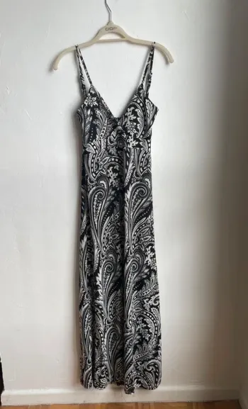 Robe longue été noir et blanche à bretelle