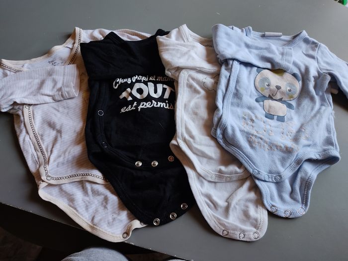 Lot de 4 bodies garçon taille 3 mois