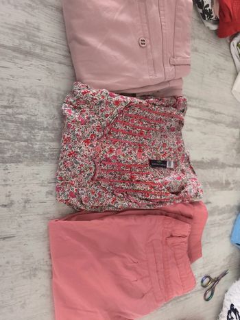 Lot de deux pantacourts et une tunique 7 ans