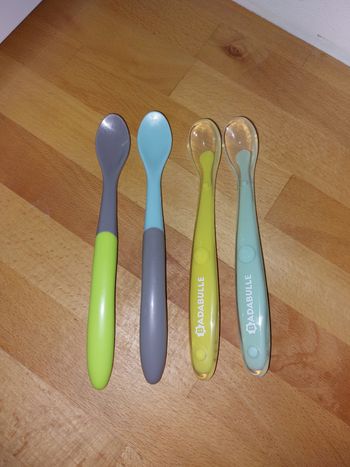 Lot de 4cuillères bébé, 2Mots d'enfants et 2Badabulle