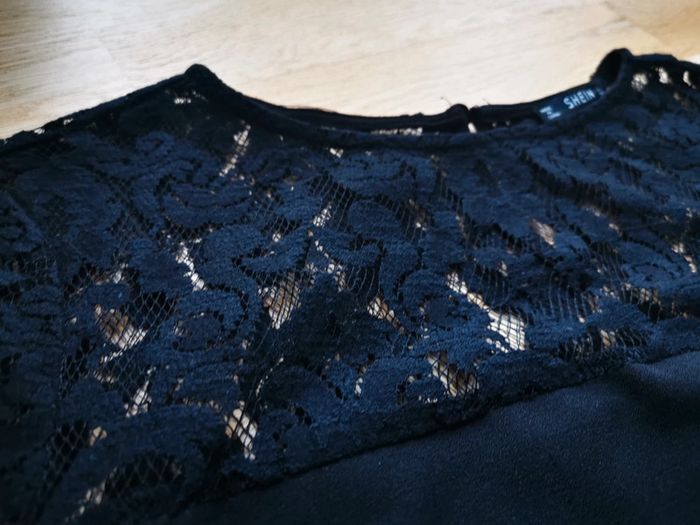 Robe noire avec dentelle - photo numéro 3