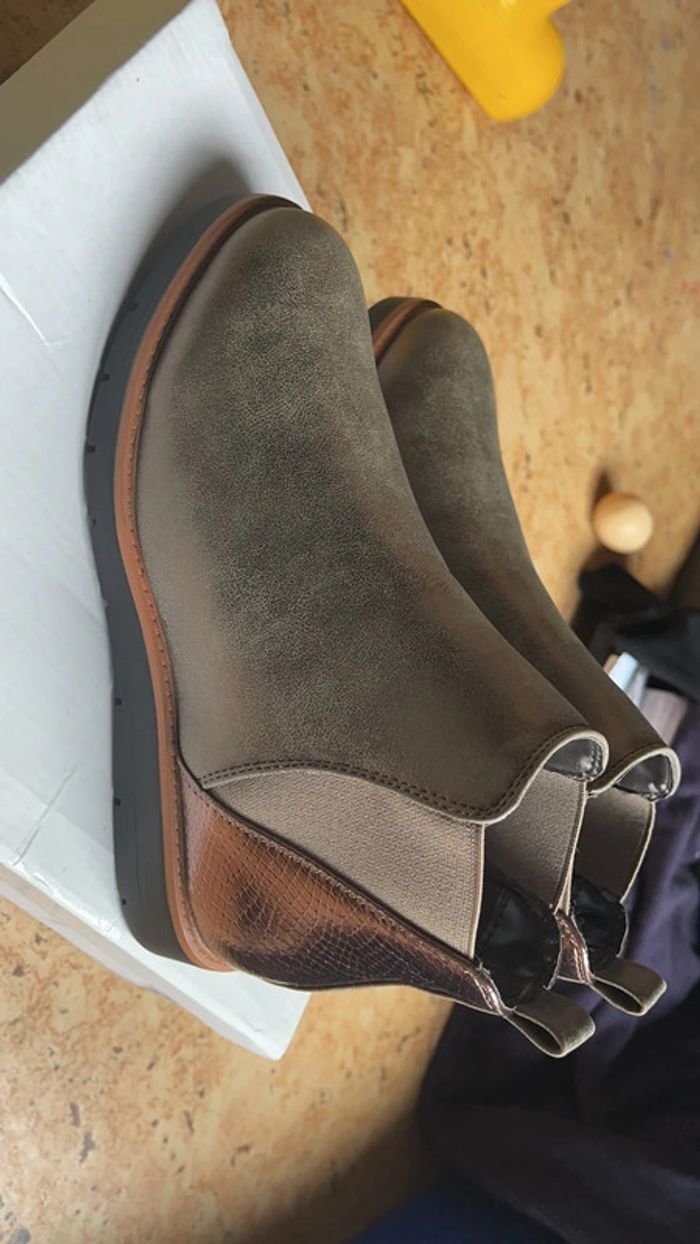 Jolie paire de bottines pointure 36 neuves jamais portées - photo numéro 3