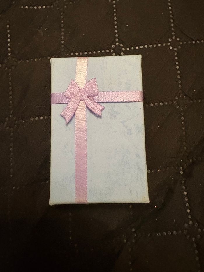 Boucles d’oreilles dans boîte - photo numéro 3