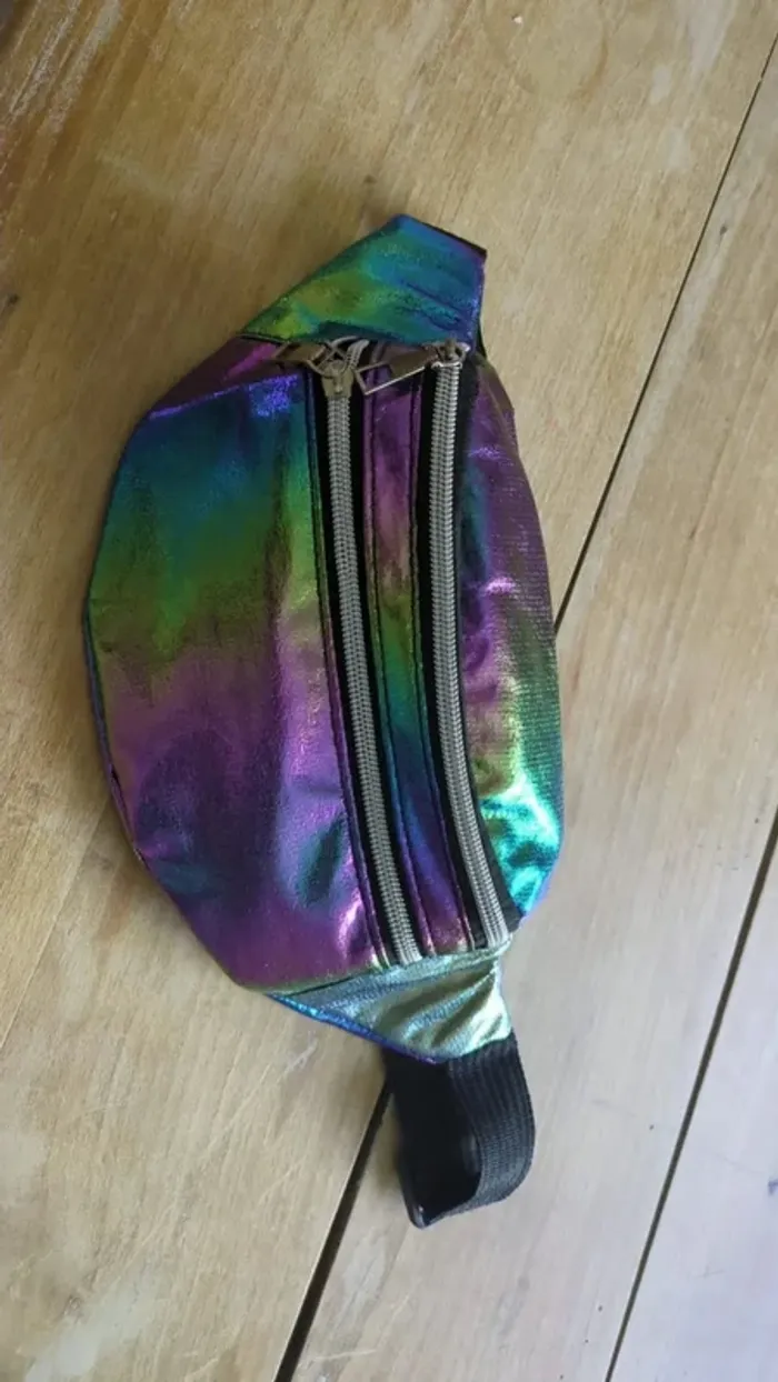 Magnifique banane iridescente multicolore – Accessoire stylé et pratique - photo numéro 3