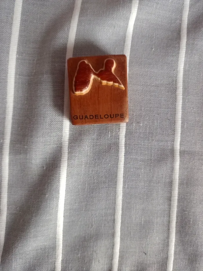 Taille crayon Guadeloupe en bois