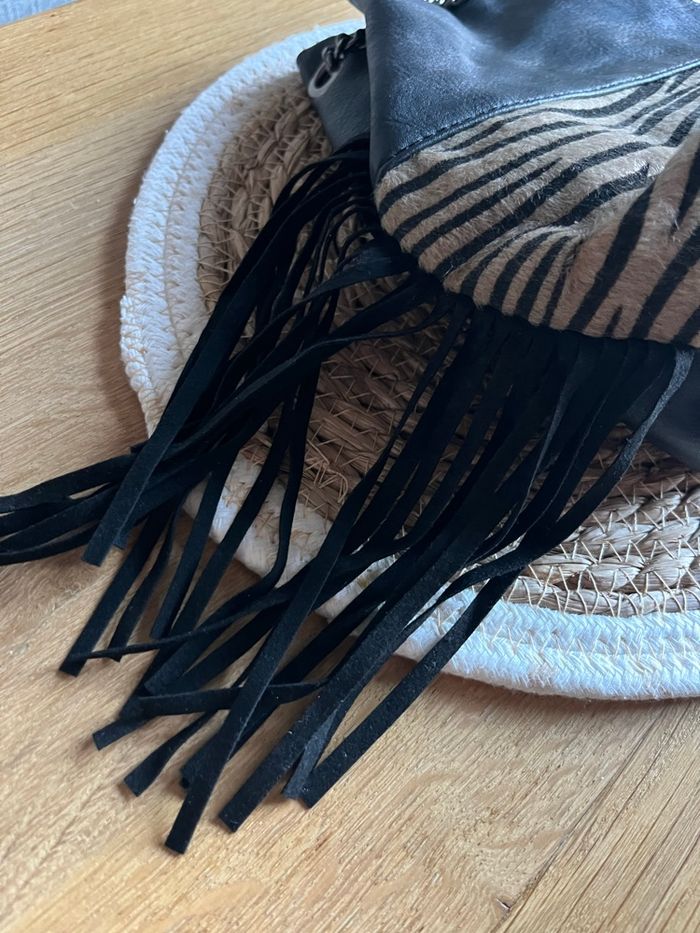 Sac bourse noir à motif zébré et franges – Chaîne porté épaule - photo numéro 6