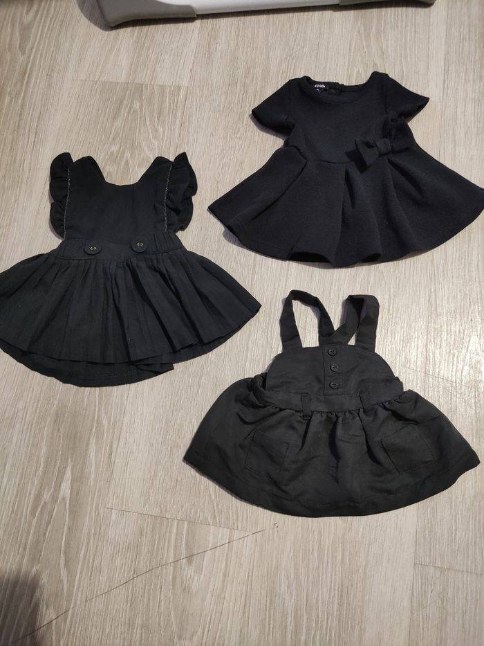 3 robes taille 1 mois