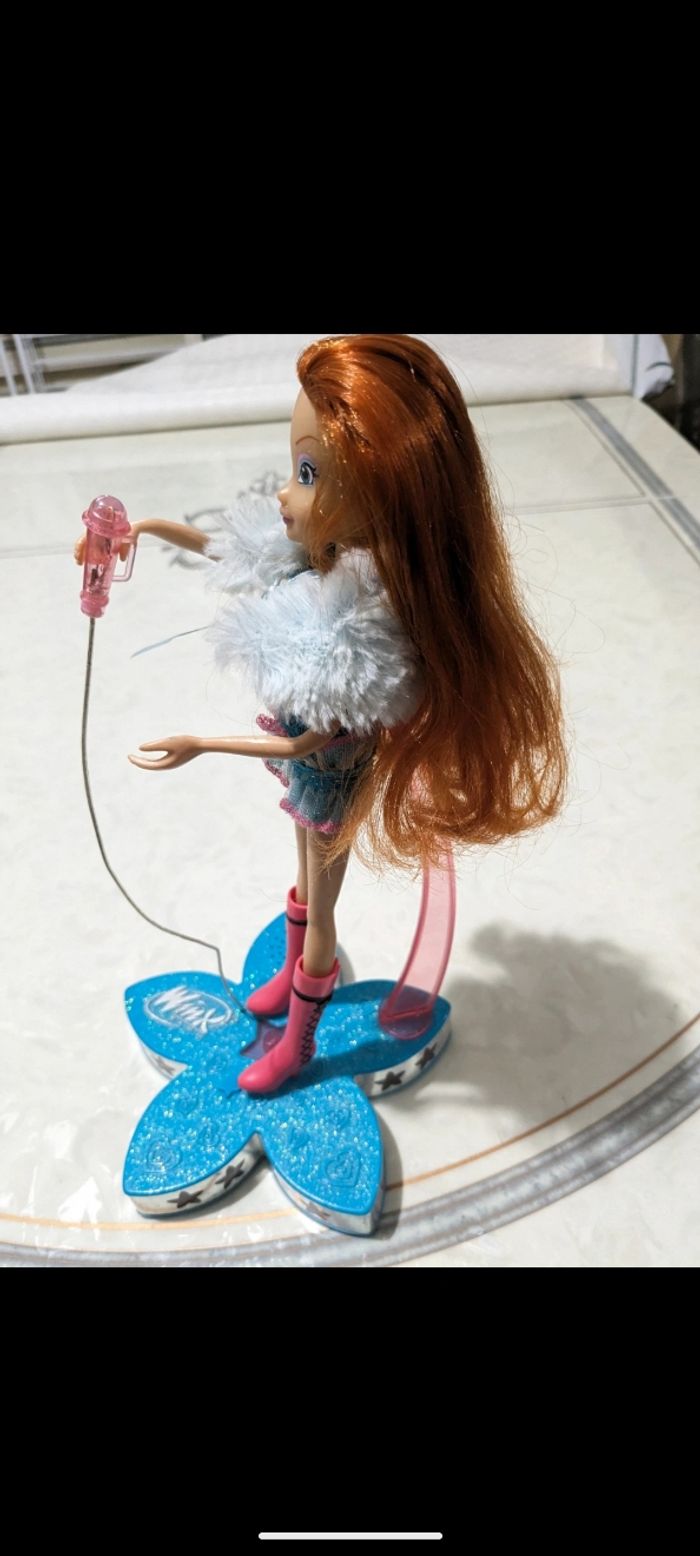 Magnifique poupée winks Bloom et son microphone magique. - photo numéro 2