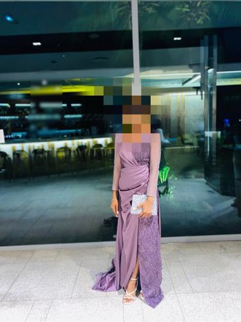 Bonjour je vends cette belle robe de soirée porté une fois à 200€